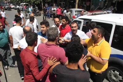 Trafikte Yol Verme Kavgası! Silahla Ateş Açıldı, Tekmeler Havada Uçuştu