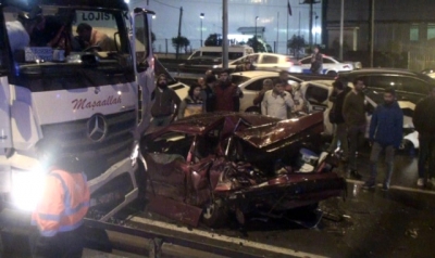 Yağmur Yolları Felç Etti! Kaygan Yolda Duramayan TIR 10 Aracı Biçti: 8 Yaralı